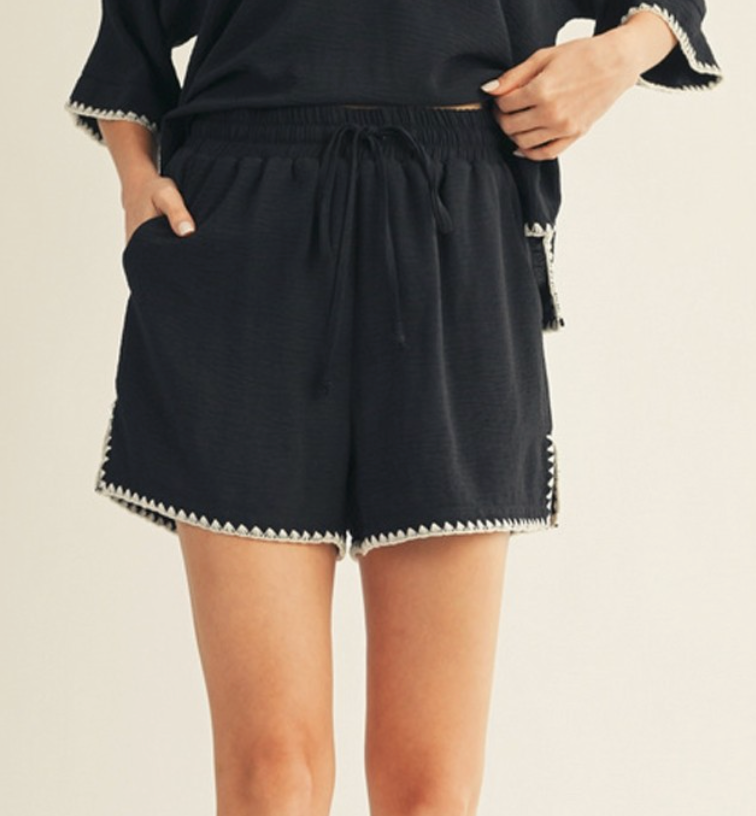 Scallop Embroidery Shorts