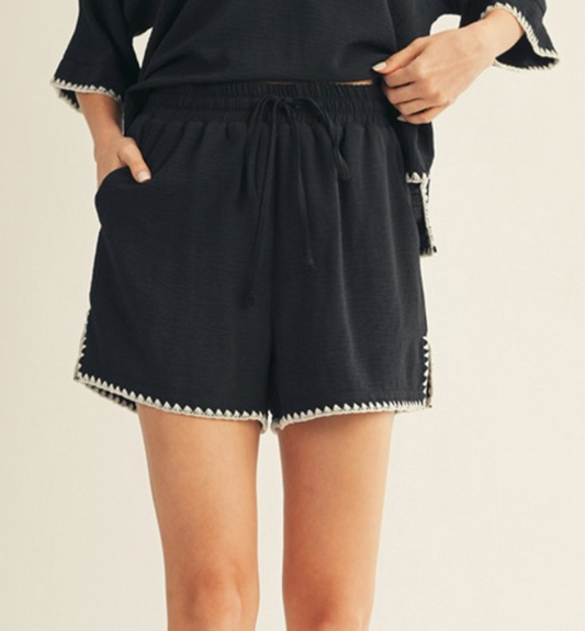 Scallop Embroidery Shorts