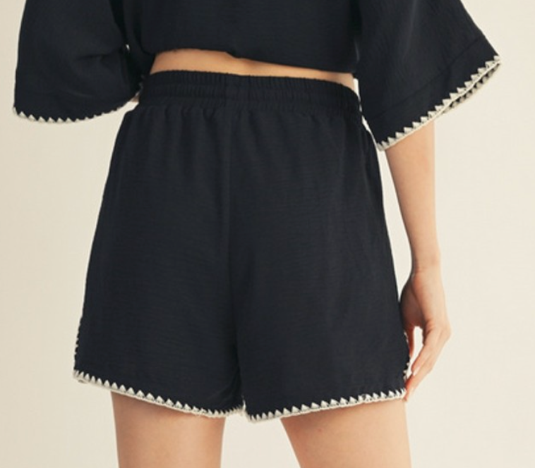 Scallop Embroidery Shorts